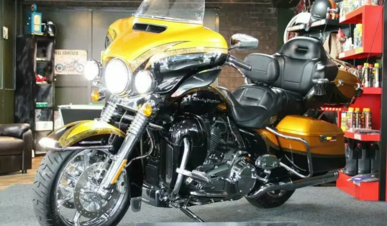 
								2015 Harley-Davidson CVO Limited 110 (FLHTKSE) full									