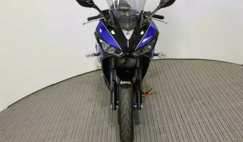 
								2018 Yamaha YZF-R3 full									