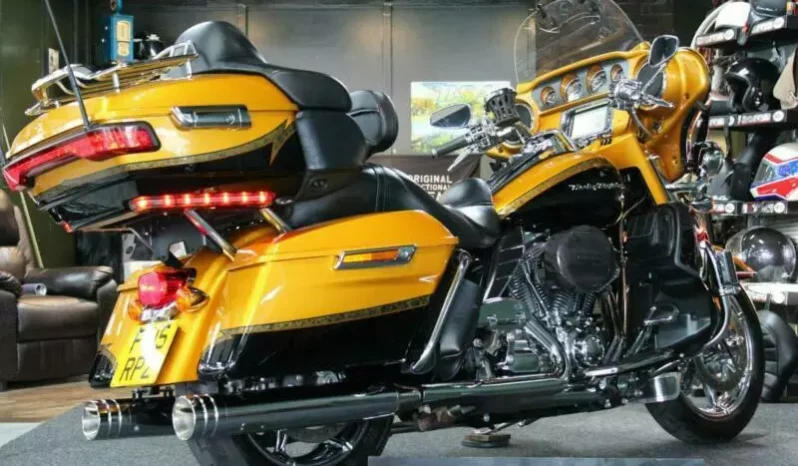 
								2015 Harley-Davidson CVO Limited 110 (FLHTKSE) full									