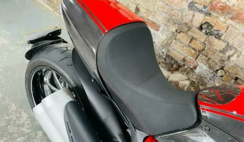 
								2012 Ducati Diavel Carbon full									